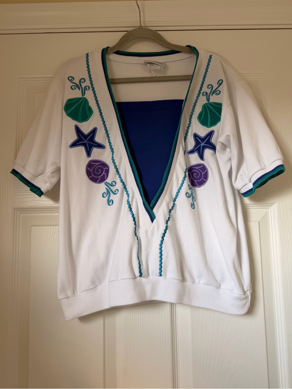 Jantzen White V-Neck Embroidered Shell & Starfish Sweatshirt